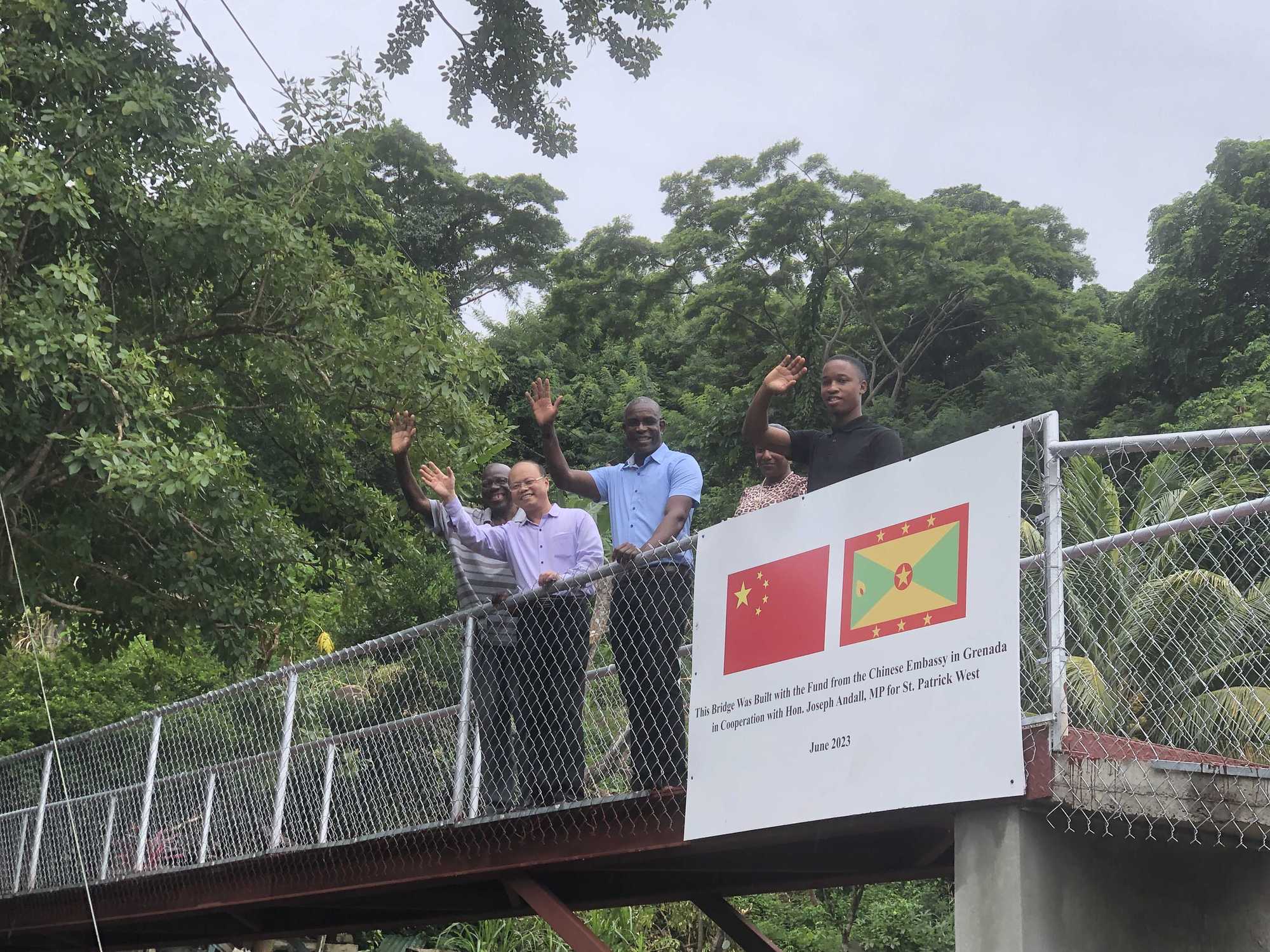 直通使领馆 | ‌从板球场到新机场：中国援建如何改变这座加勒比海岛国？