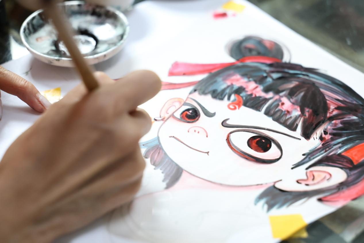 当国漫经典遇上传统皮影 湖南衡山县非遗传承人巧手重塑"魔童哪吒"_fororder_图片6