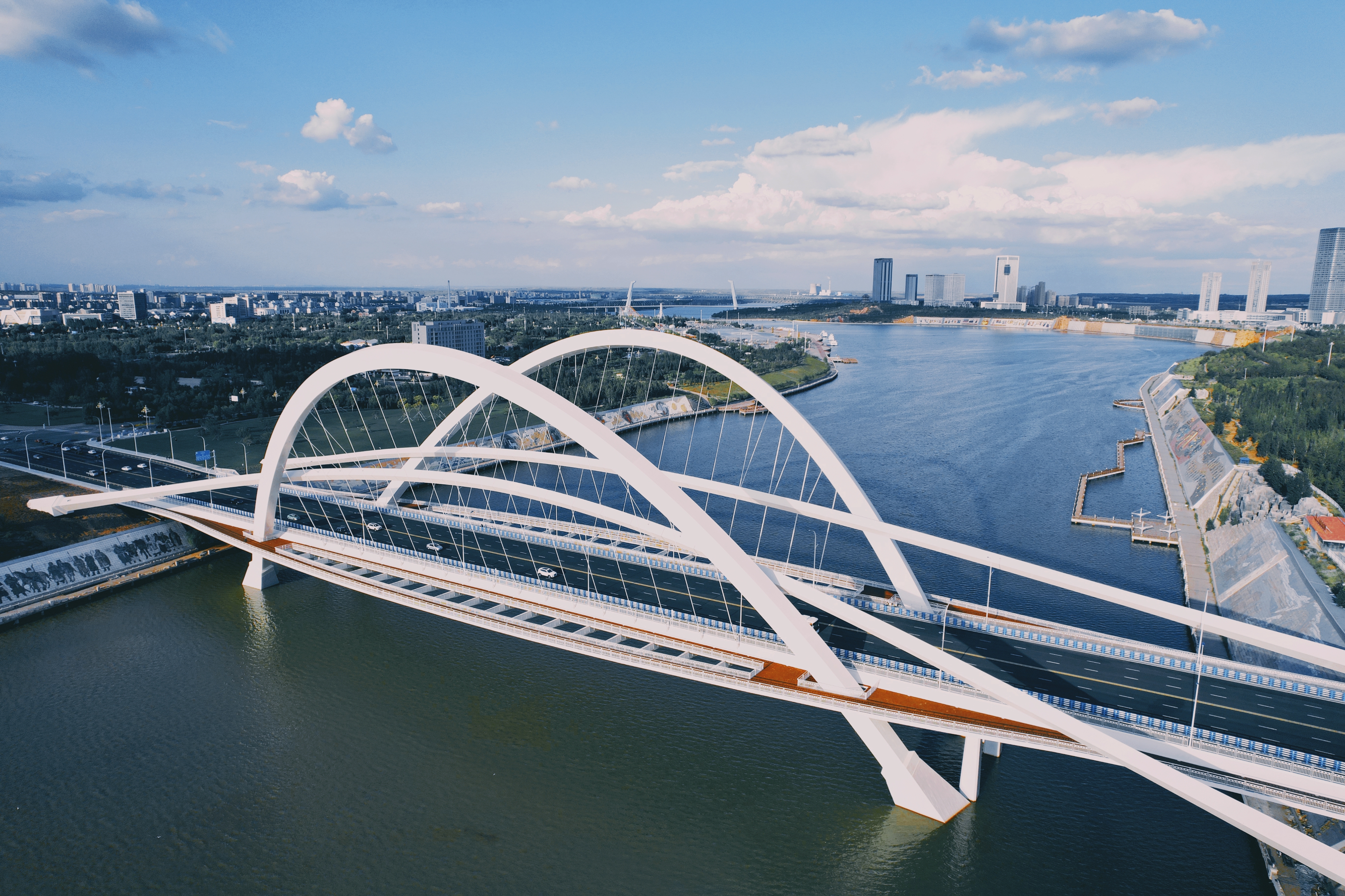 二十年华丽蝶变 翻天覆地的康巴什