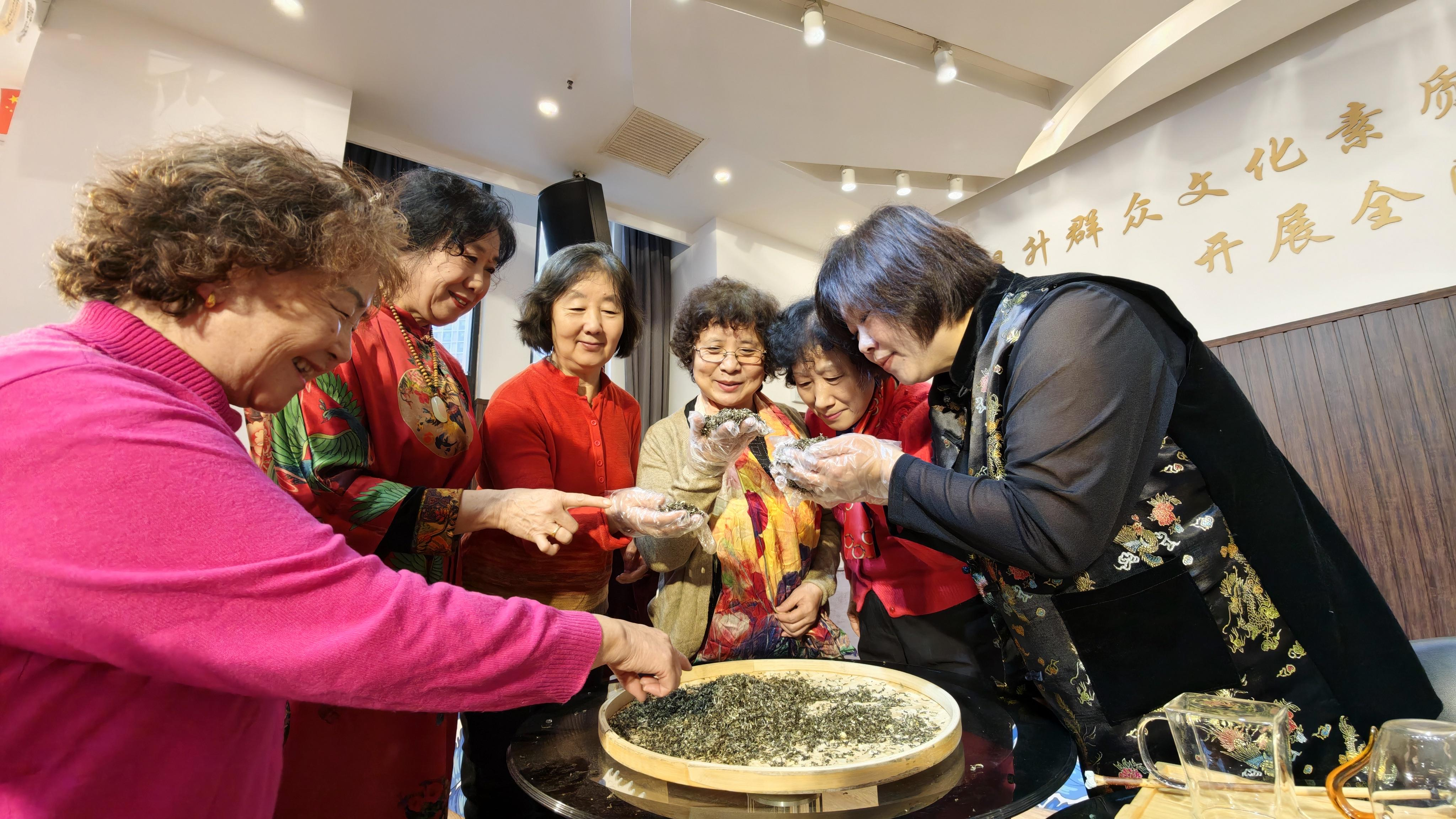 天津市群众艺术馆|“茉香飘雪，诗韵悠扬”重阳津派茶诗会雅集津门