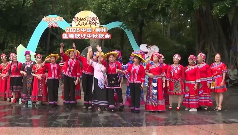 节日氛围感拉满 各地打造文旅消费新场景