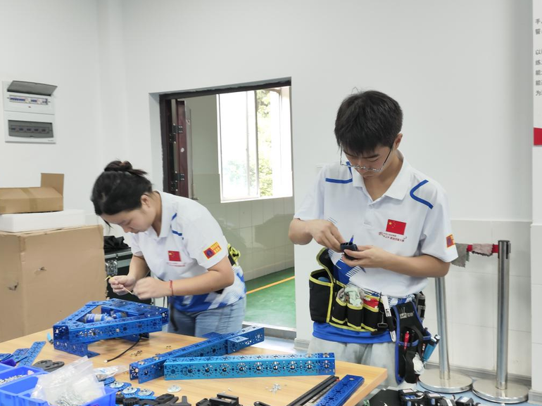 手上有活 发展有道——写在湖南省第二届职业技能大赛开幕之际_fororder_4
