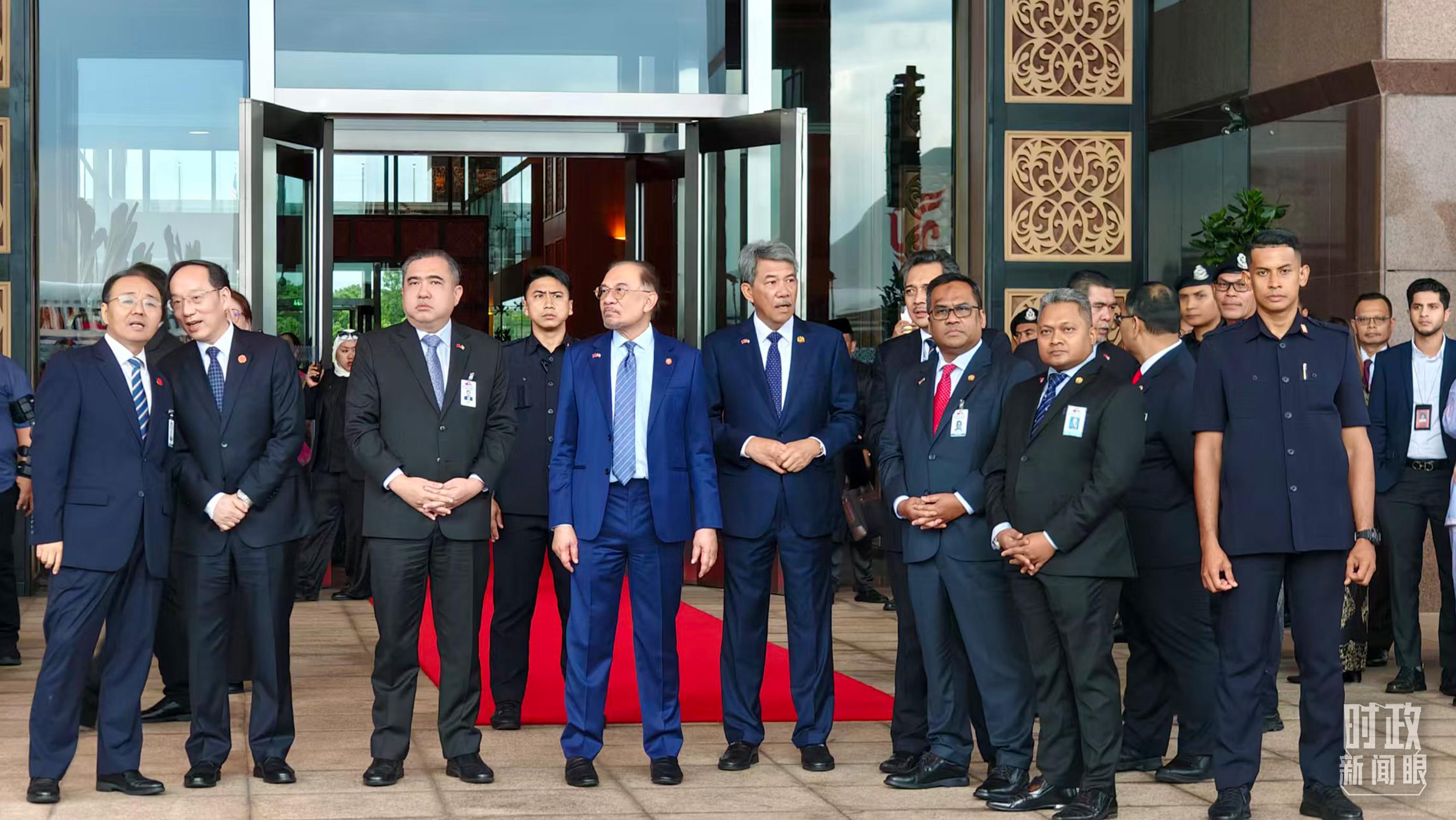 时政新闻眼丨习近平再访马来西亚，中马关系如何开启新的“黄金50年”？