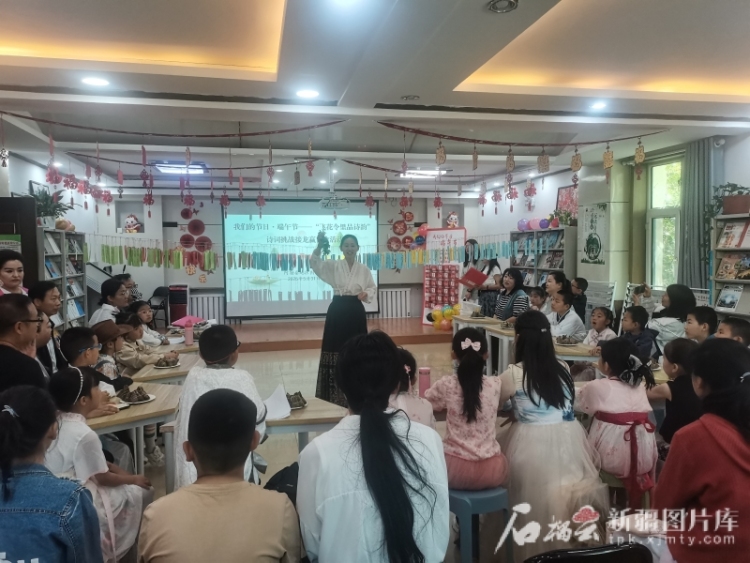 龙舟竞渡庆端午 丝路欢歌谱新章