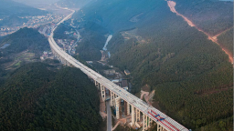 零道高速项目长冲特大桥顺利贯通