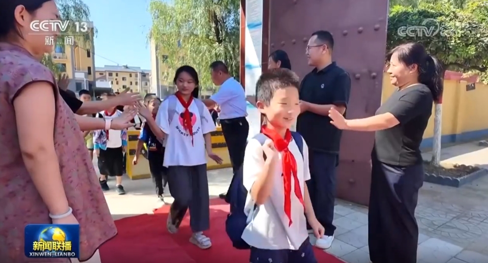 全国中小学幼儿园陆续迎来新学期