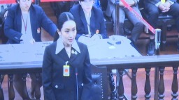 泰国被停职总理佩通坦就其涉嫌违宪案出庭作证