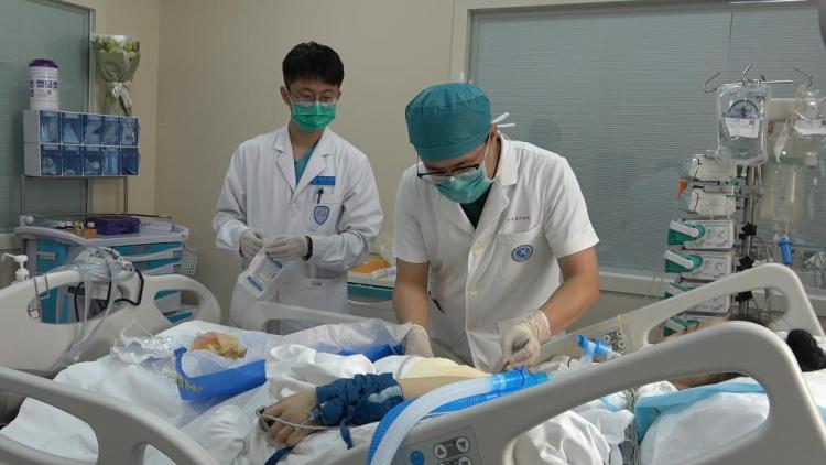 新春走基层·一线直击丨重症病房，不寻常的生命接力！