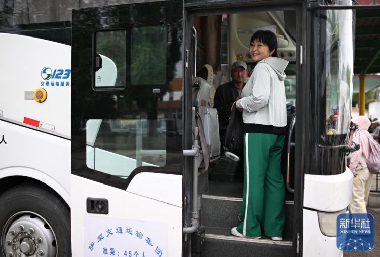 新华全媒+｜在霍尔果斯，这群人让国产新能源汽车“跑”向中亚