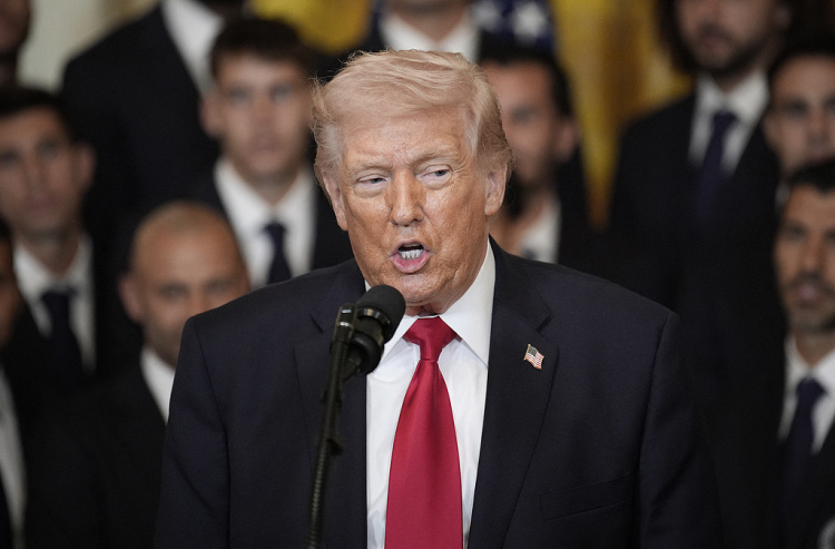 特朗普称美军工企业同意将“精良级”武器产量“翻两番”