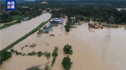 马来西亚强降雨引发多地洪灾 超12.2万人撤离