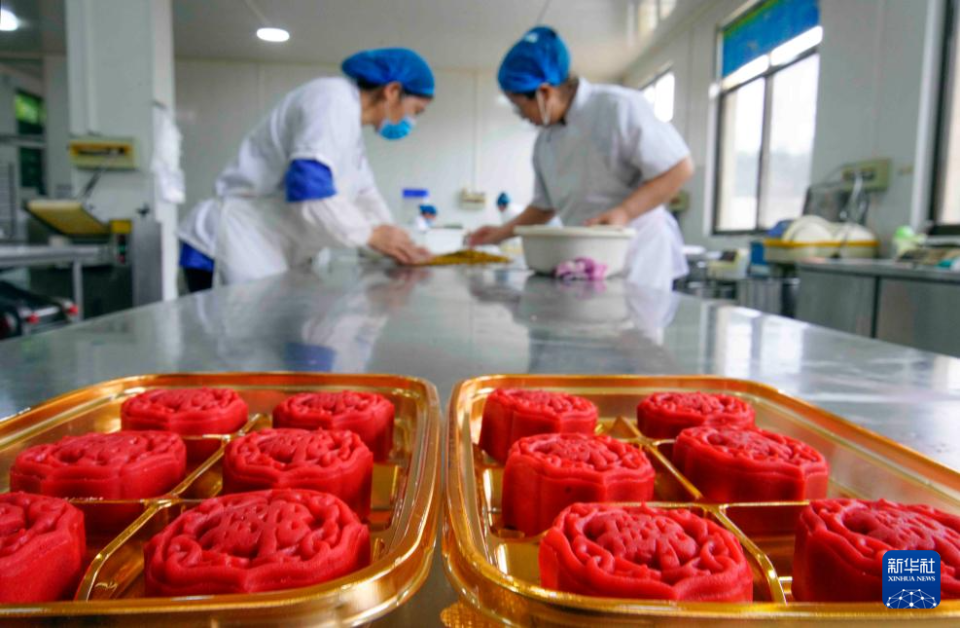 赶制月饼迎中秋