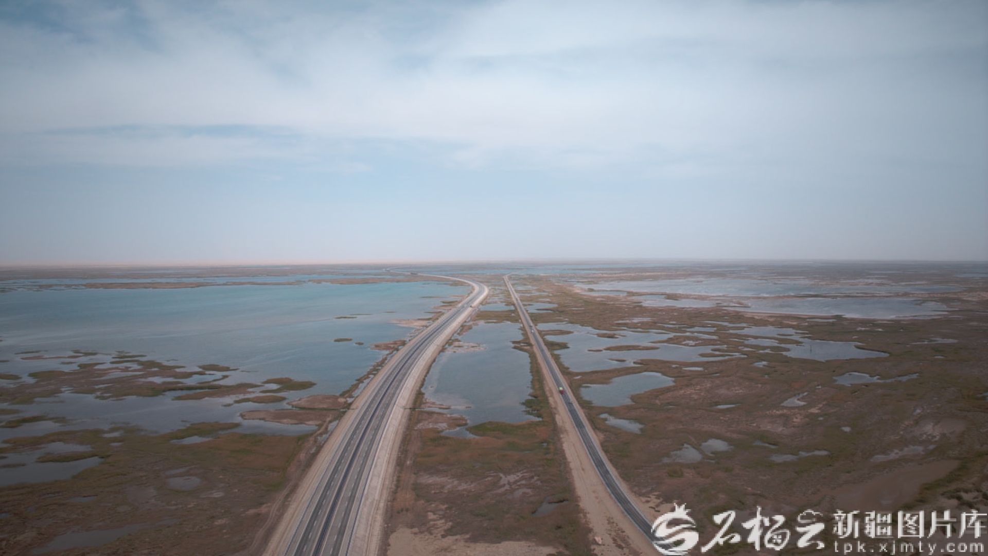 新疆经济看点丨以水为墨绘就新疆生态新画卷