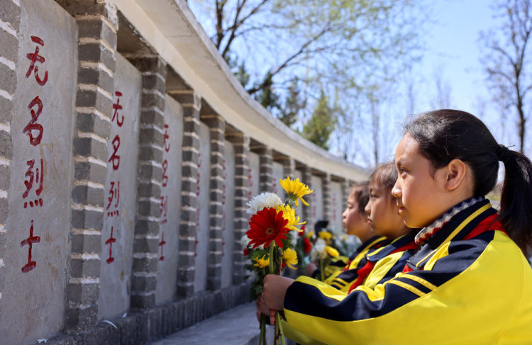 清明祭扫缅怀革命先烈