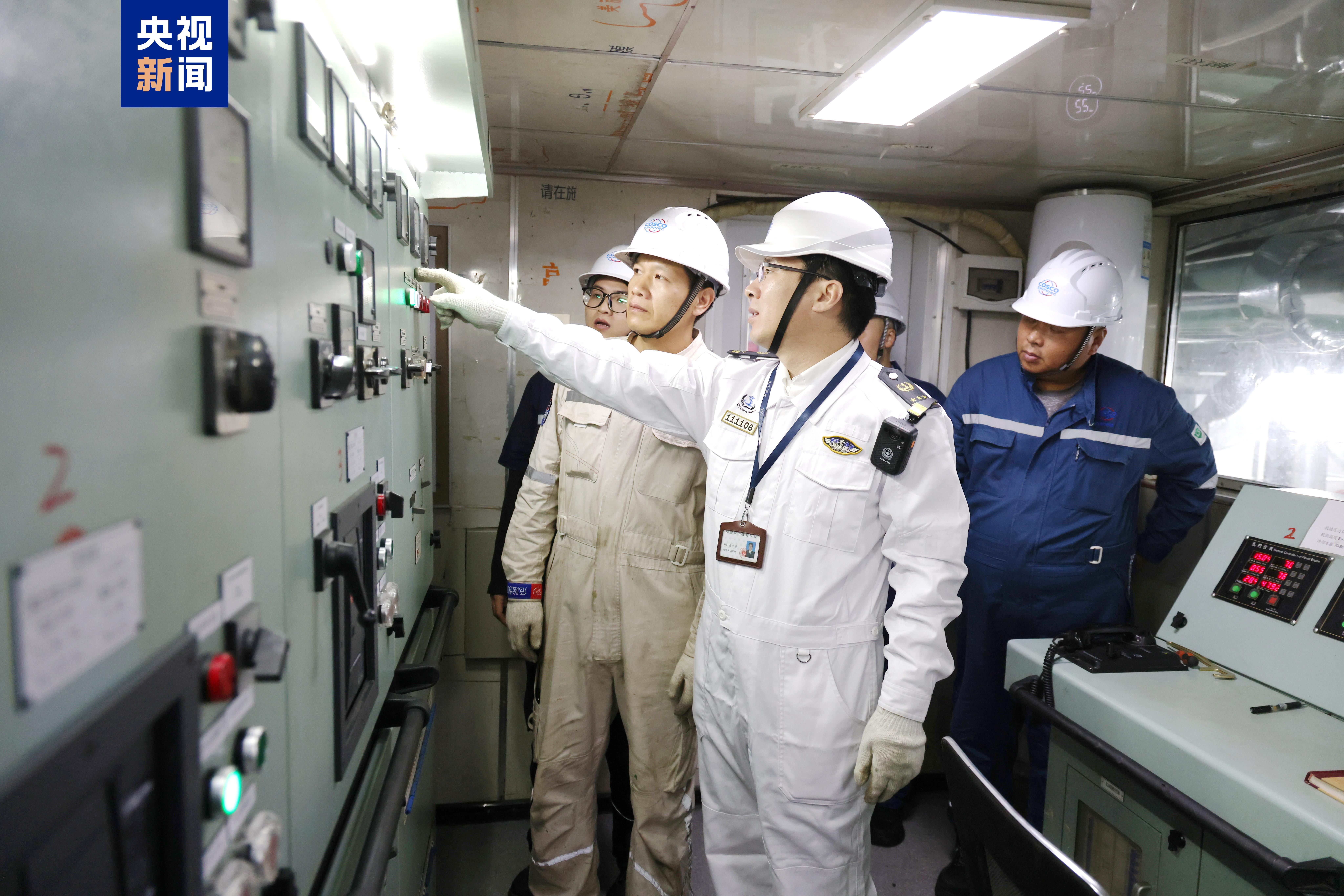 预计春运前投入运营 琼州海峡首艘新能源汽车专用运输平板船接受“体检”