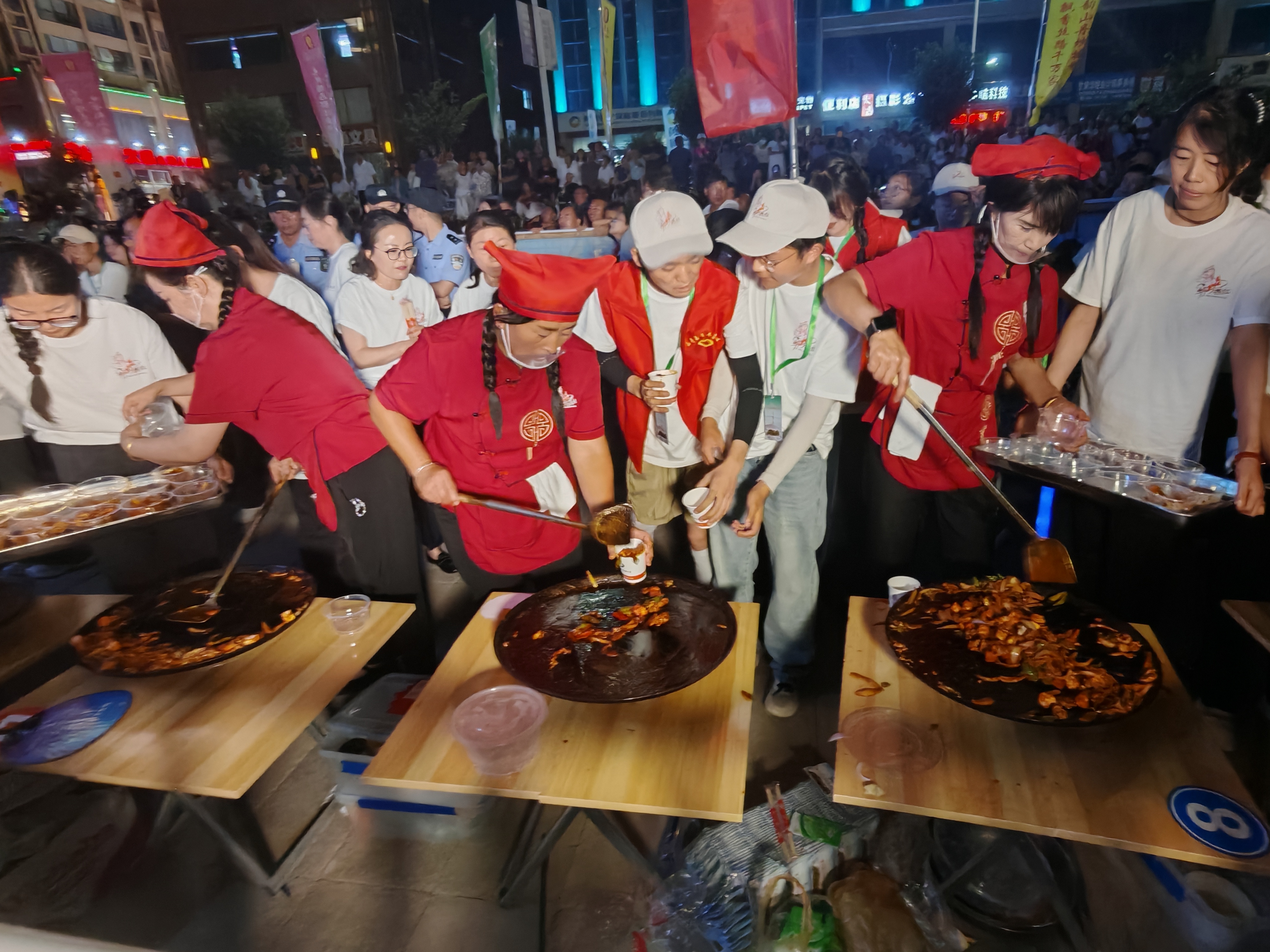 非遗美食展地方特色 文旅融合促县域发展 ——第三届山丹炒拨拉美食节盛大开幕_fororder_IMG_20250802_221752