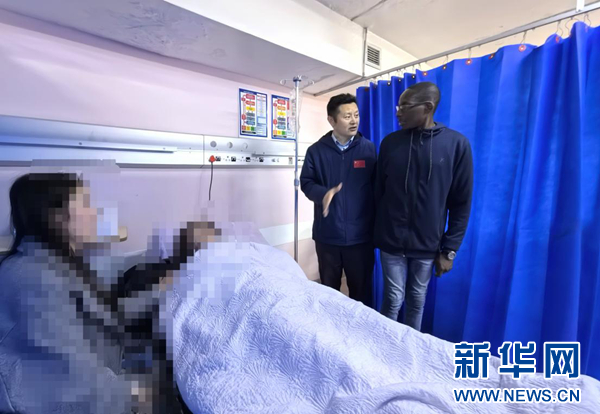 中国援莱医疗队紧急施救 化解莱索托患者危急病情