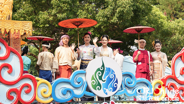 台湾青年来到临沧耿马，与当地各族民众共庆傣历新年（组图）_fororder_2