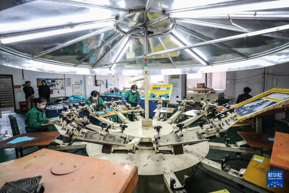 中国经济样本观察·县域样本篇丨东北一座海滨小城，年均生产1.7亿件（套）泳装销全球