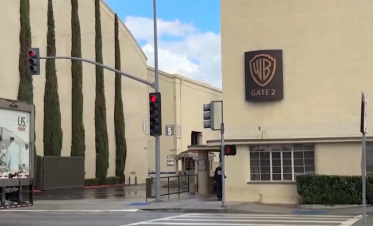 奈飞退出竞购 派拉蒙成华纳兄弟探索公司收购有力竞争者