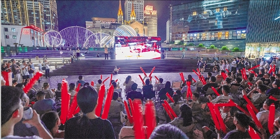 宁波：浙BA“第二现场”燃爆街头_fororder_zjrb2025082100003v01b005