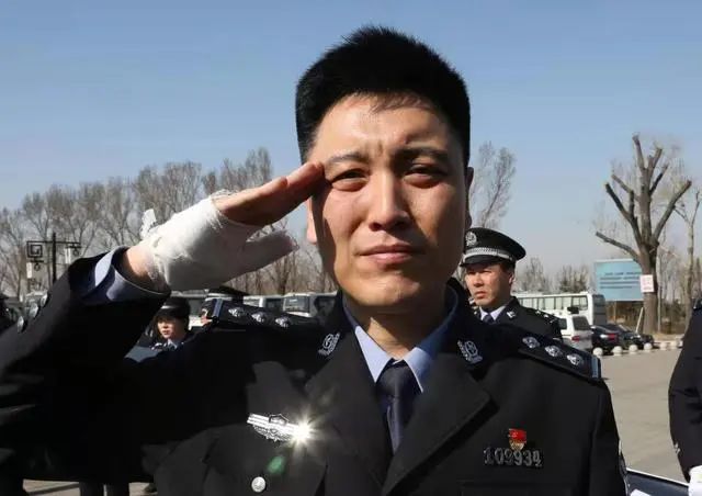 因为“我是刑警” 他们始终在追求真相的路上奔波着