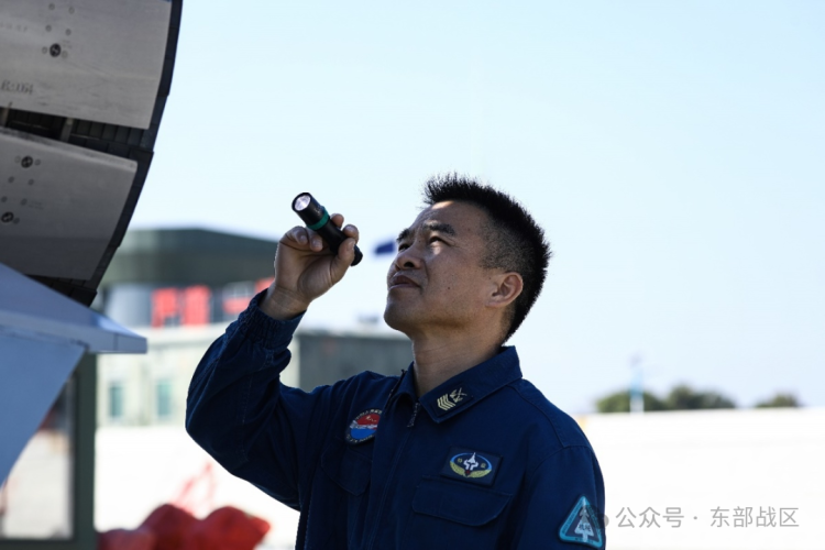 东部战区空军某部开展实战化训练 锤炼官兵胜战本领