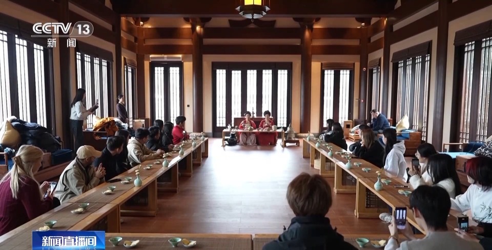 “没想到中国文化让我如此惊叹！”海外游客跟着电影打卡西安→