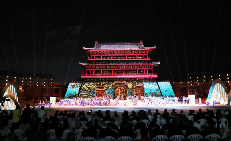 “大塬长歌”奏响庆阳香包民俗文化节序曲_fororder_图片2