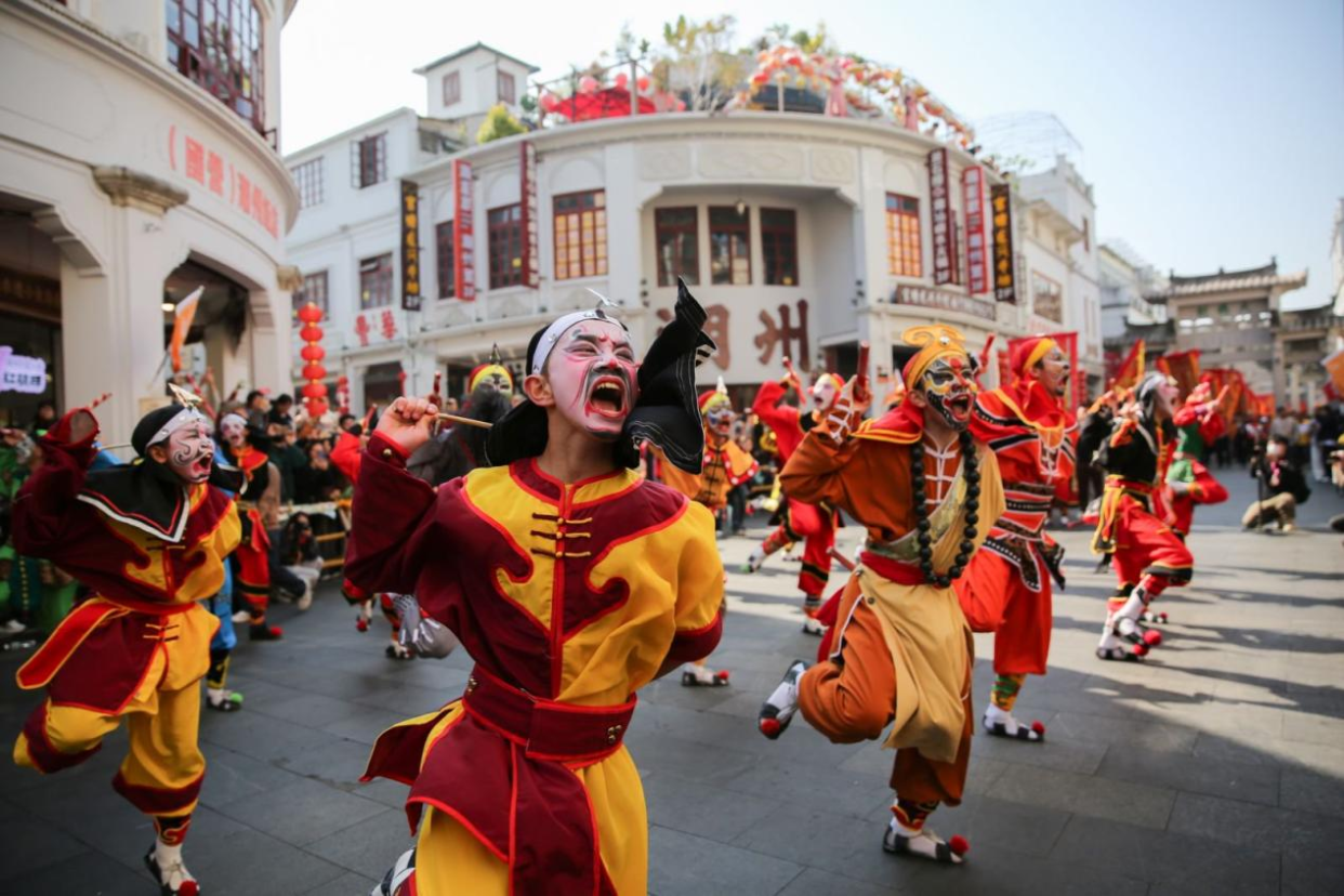 2,680-Person Parade Transforms into a "Moving Intangible Cultural Heritage Museum" – 2026 Chaozhou Qinglong Temple Fair Grandly Held_fororder_图片3