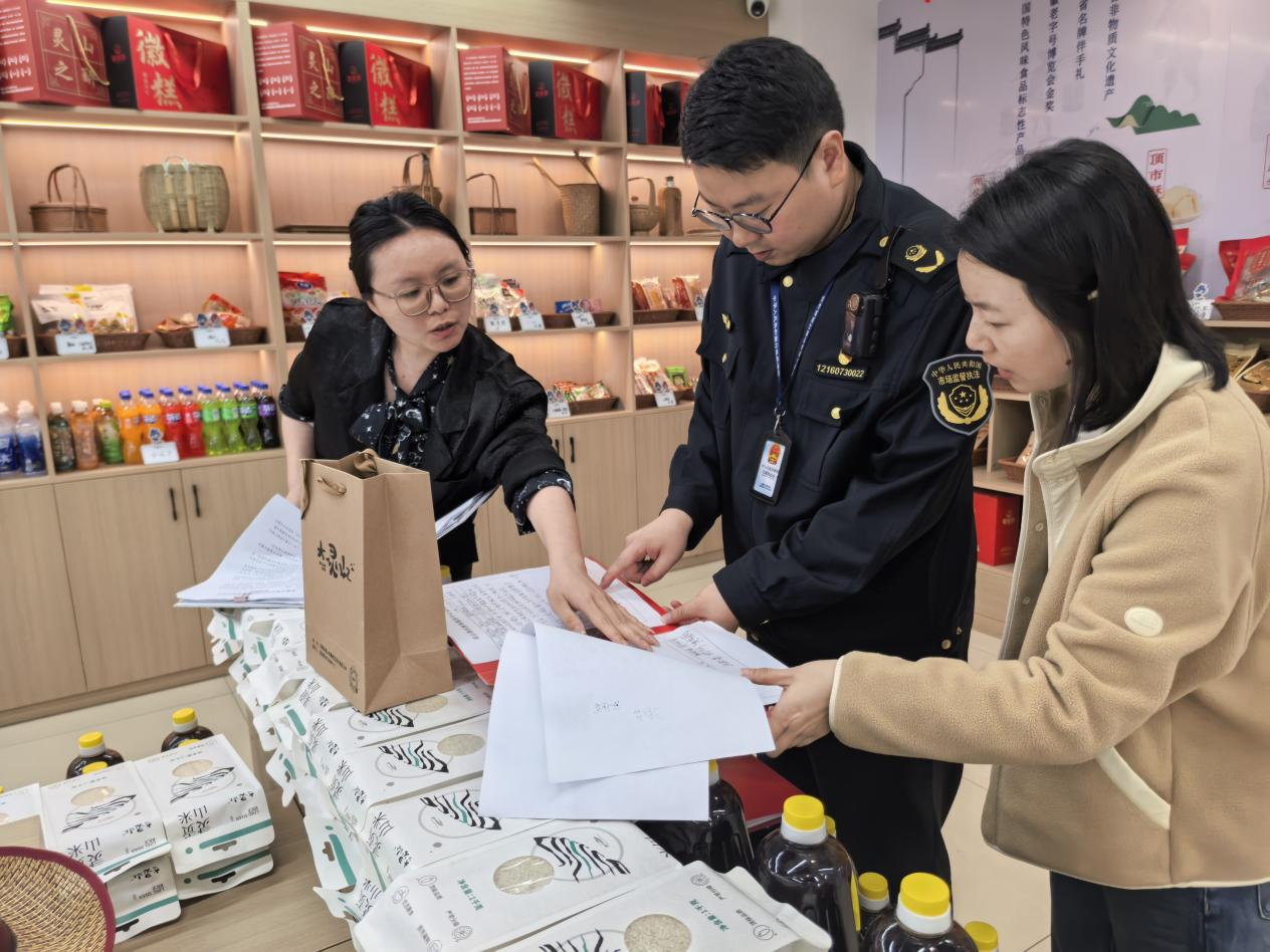 黄山市徽州区：拧紧节前“安全阀”守护平安“不打烊”_fororder_呈坎2