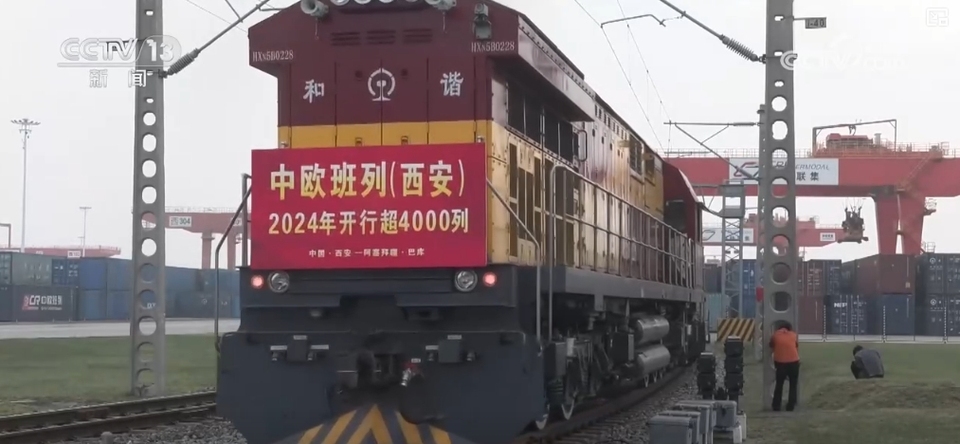 新能源汽车→油泼面、立柱架梁→联通万里，“钢铁驼队”有新变！