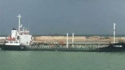 伊朗革命卫队海军在波斯湾查获24万升走私燃料