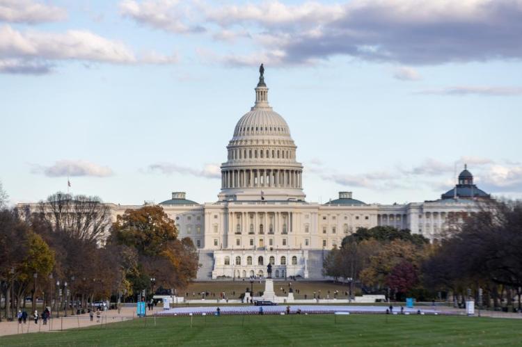 美国突然不想付钱，是因为“买”格陵兰岛太贵？