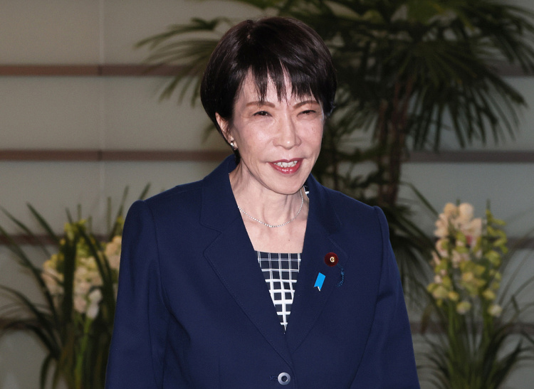 高市早苗在内阁会议上决定解散众议院