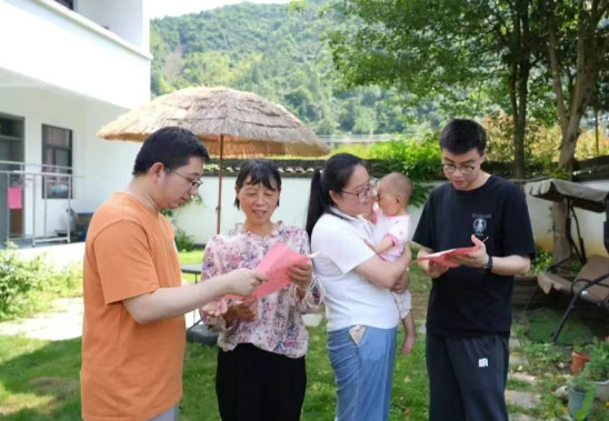 黄山市徽州区：抵制高价彩礼倡导文明新风 让幸福“轻装上阵”_fororder_婚俗新规融入村规民约