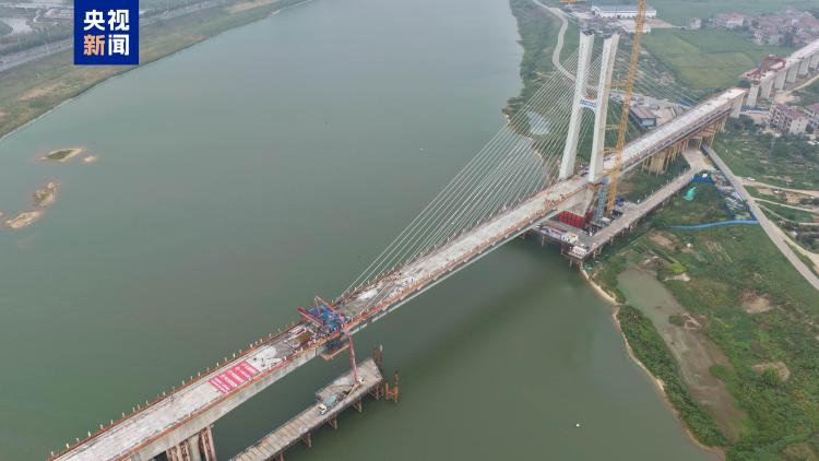 昌九高铁南昌扬子洲赣江公铁大桥主桥顺利合龙