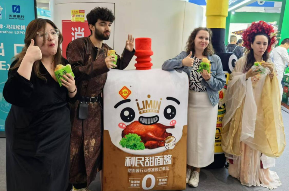 i运动 爱天津｜打卡天马博览会 国际青年品味天津特色美食文化