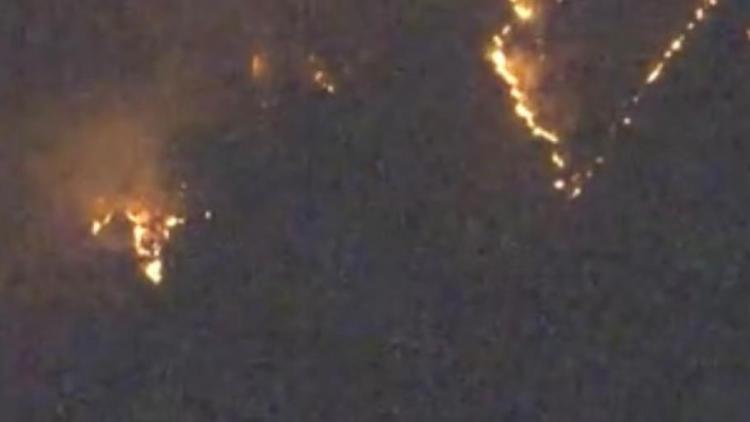 日本群马县妙义山起火 火势蔓延超10小时