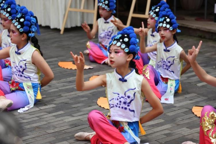 文化中国行｜中外青少年北仓邂逅川剧魅力