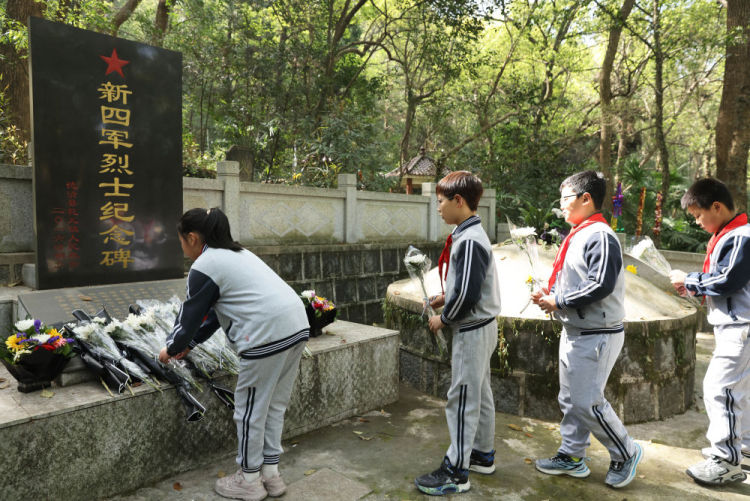 清明祭扫缅怀革命先烈