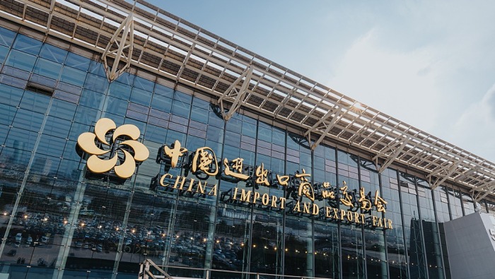 海外博主看中国｜“中国企业正向全世界展示AI能做到什么”_fororder_e31af70a5b964bf3ac532ab1651f6b1e