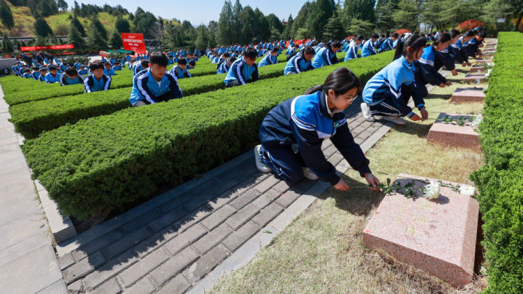 清明祭扫缅怀革命先烈