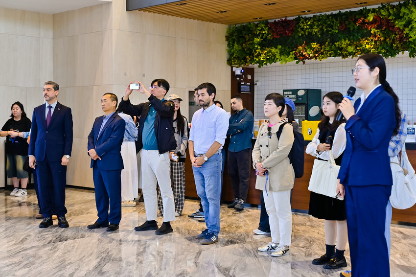 Diplomats Decode China's Solutions for Global Connectivity at the Zhengzhou Airport Economy Zone in Henan Province_fororder_图片8