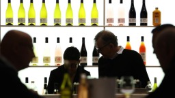 极端天气频发 全球葡萄酒连续三年“低产”