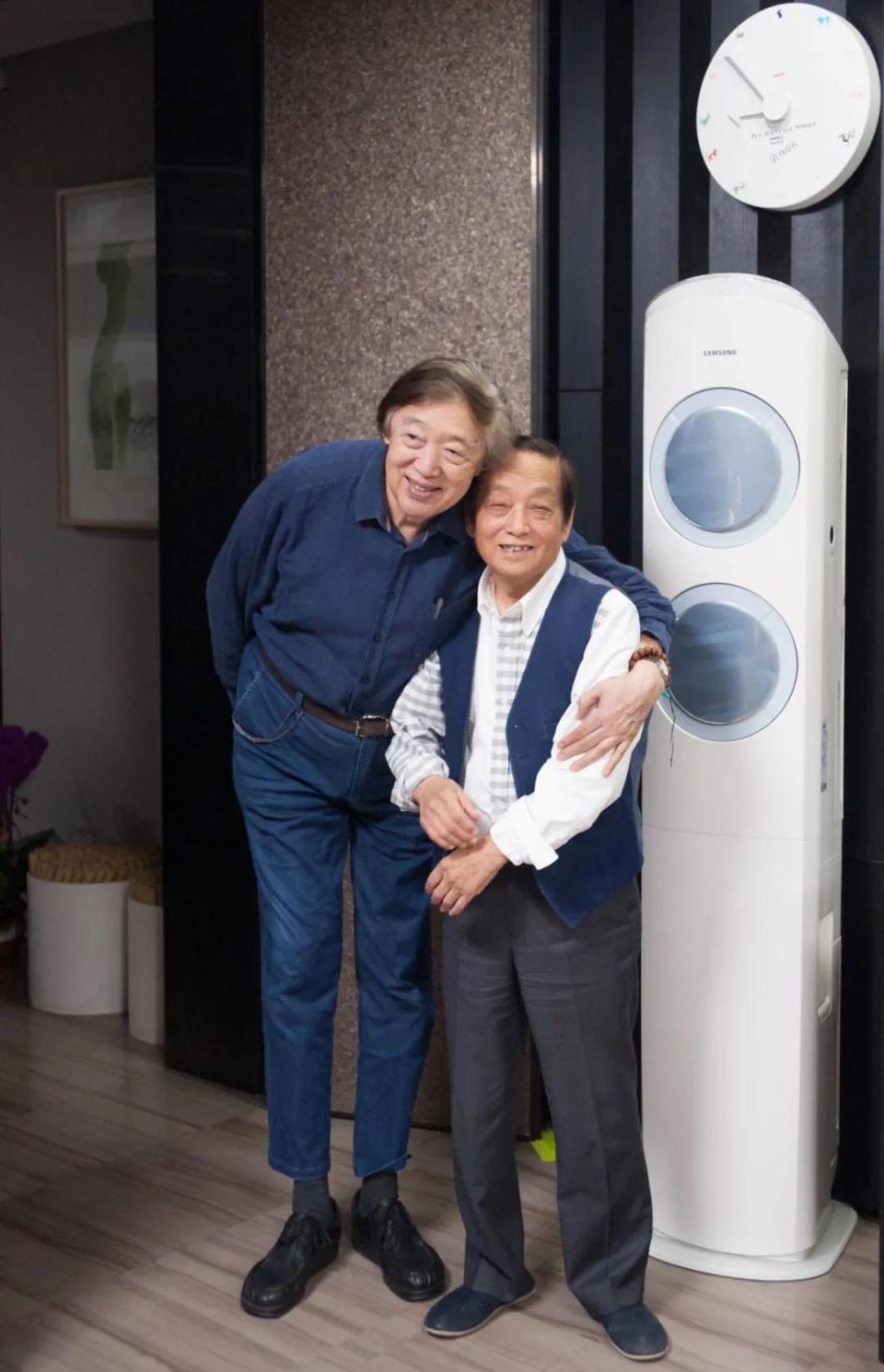 韩美林雕塑《天马》“从天而降”， 昂首伫立天津大学冯骥才文学艺术研究院博物馆主入口