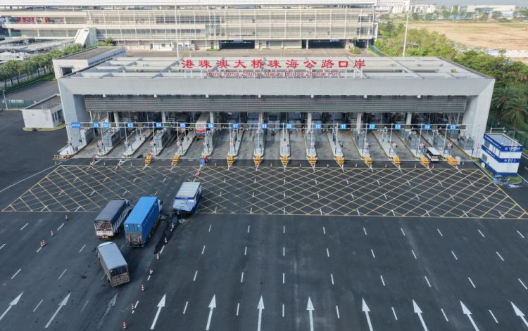 港珠澳大桥开通7周年 客流量超9300万人次_fororder_XxjwszC000068_20251022_CBMFN0A001