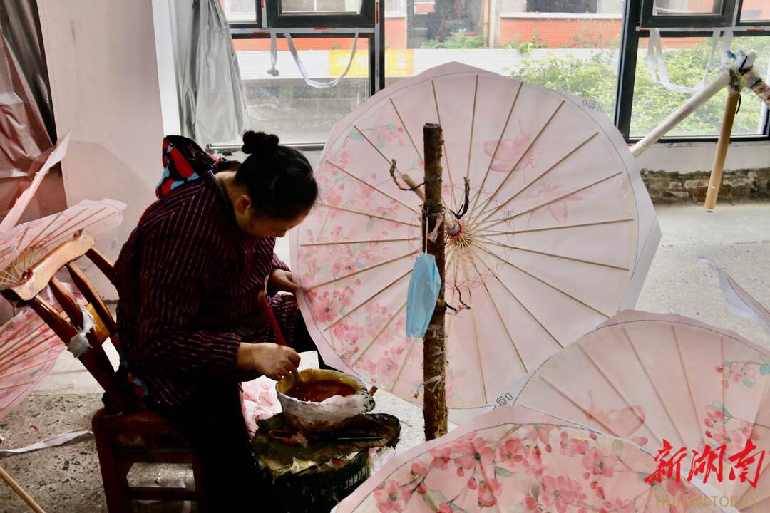 守艺出新，衡山油纸伞百年老手艺焕发新活力