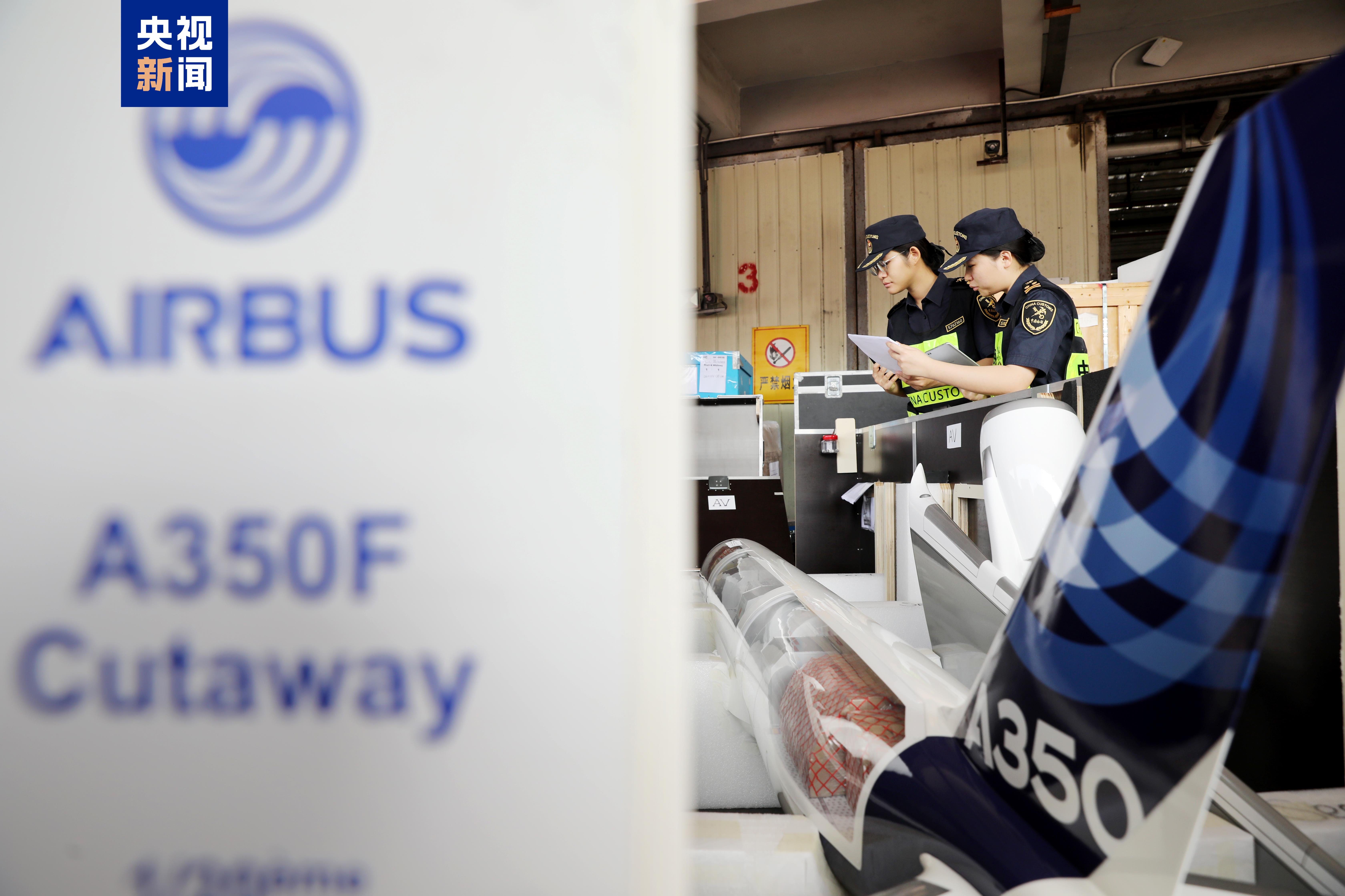 第十五届中国航展首批境外参展飞机模型抵达珠海