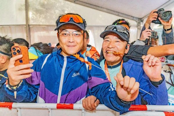 2025敦煌半程马拉松圆满落幕